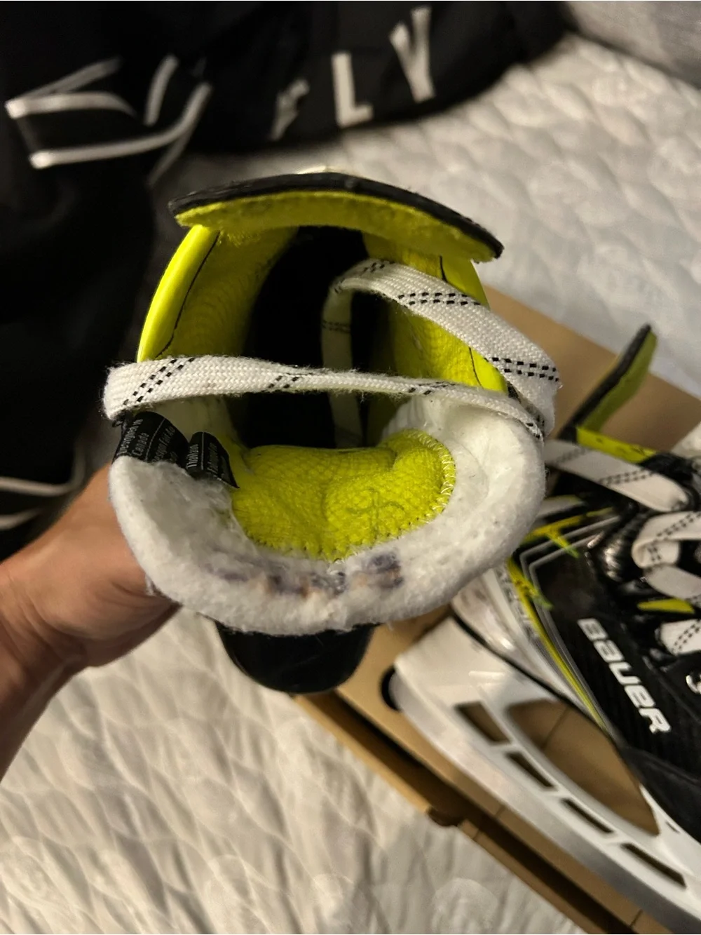 Bauer Kids fly40 11.5Y D Hockey Skates - Vapor Series